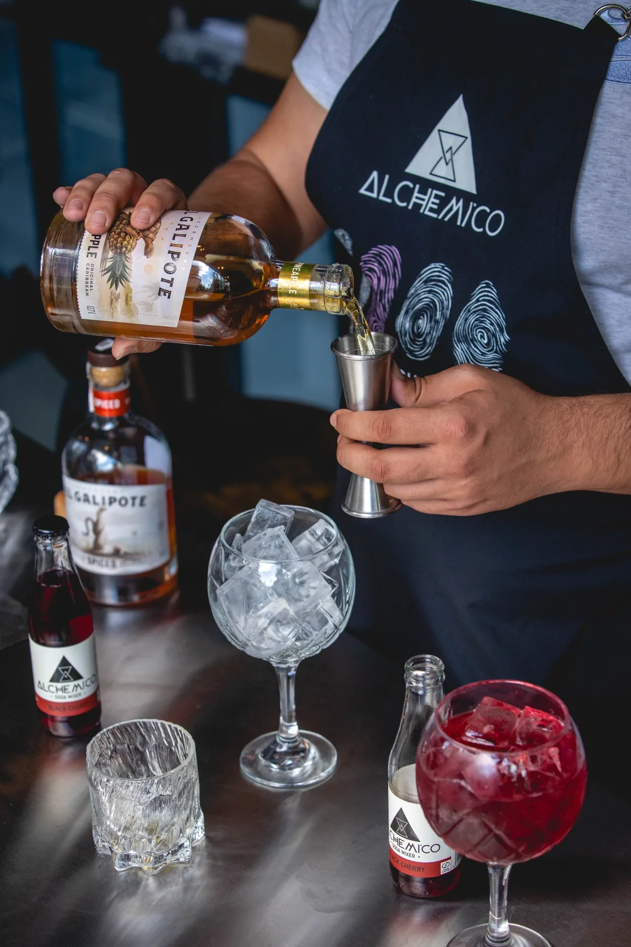 Pregătirea atentă a unui cocktail